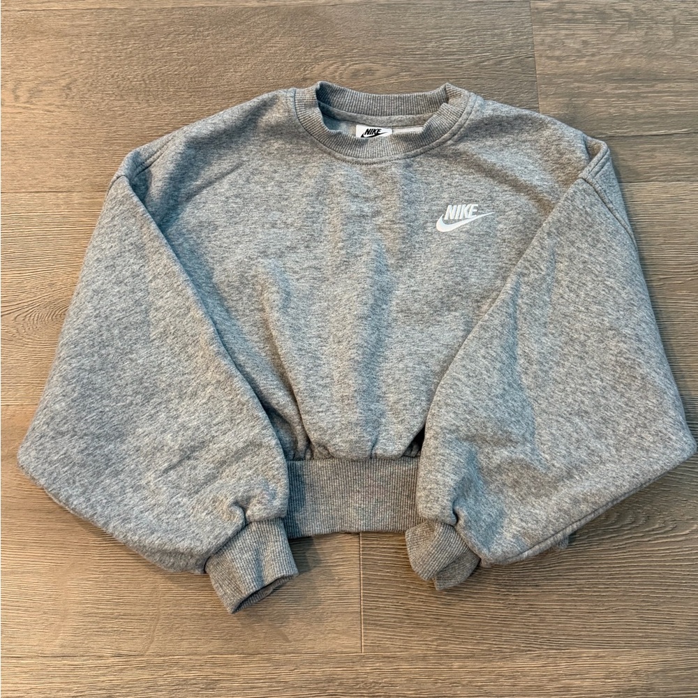 Nike Big Girl Sportswear Club Fleece Crewneck Sweatshirt Heather Grey